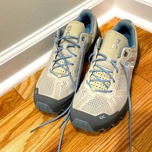 OnCloud Cloudventure womens trail running shoe (womens 9)